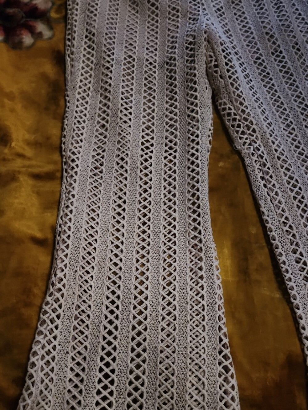 SALE 💵🏃‍♀️💨 L'ATISTE Dusty Pink Crochet Flare Pants - Picture 2 of 10